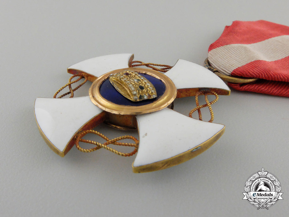 italy,_kingdom._an_order_of_the_crown_in_gold,_v_class_with_case_19g_1