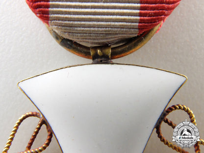 italy,_kingdom._an_order_of_the_crown_in_gold,_v_class_with_case_19h_1