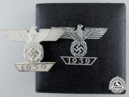 a_mint_cased_clasp_to_the_iron_cross1939;_first_class_1_11_2