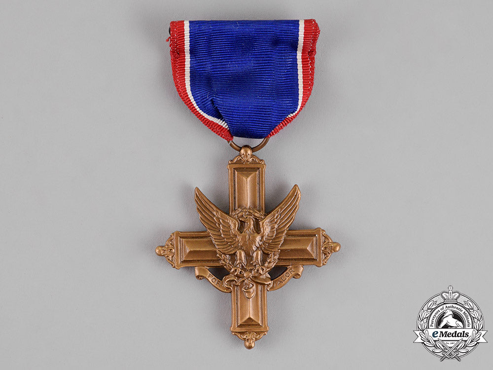 united_states._an_army_distinguished_service_cross_with_case_of_issue,_c.1950_1_11_8