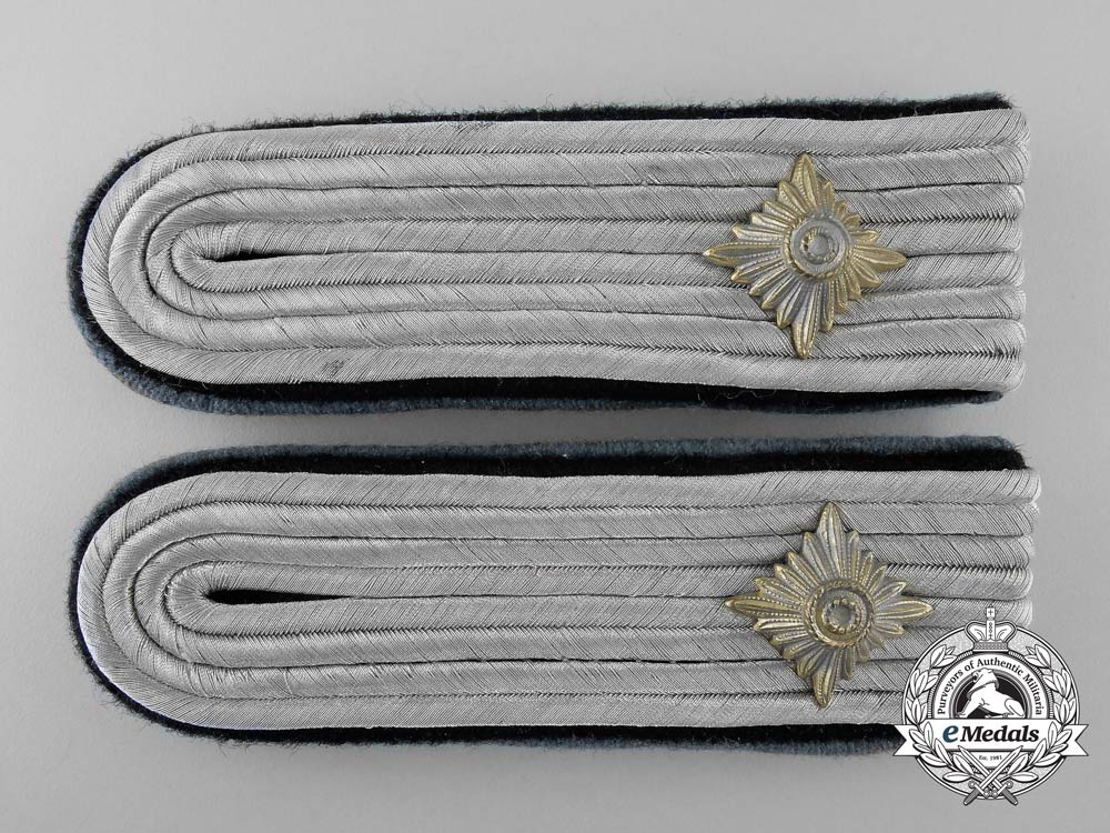 germany._an_army_administration_oberleutnant's_shoulder_board_pair_1_5