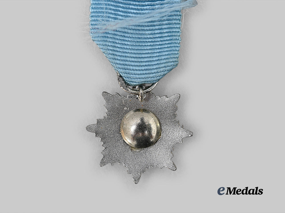 italy,_two_sicilies._a_constantinian_order_of_st._george,_lady’s_shoulder_badge,_in_case_e_medals__m0332-70_13