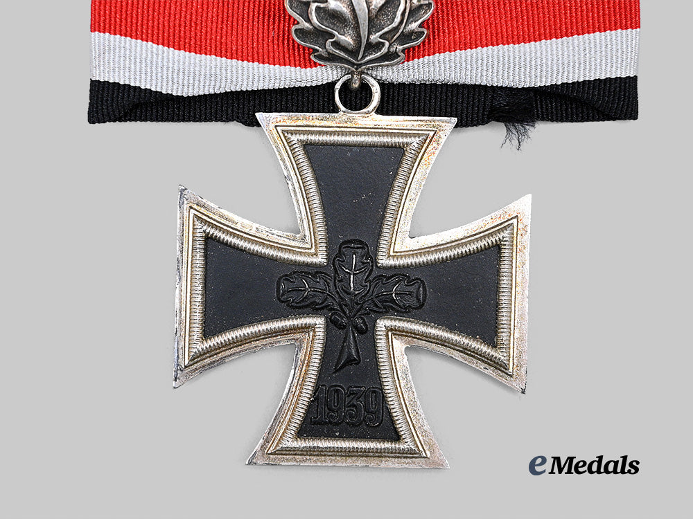 germany,_federal_republic._a_knight’s_cross_of_the_iron_cross_with_oak_leaves,1957_version_by_rudolf_souval,_c.1970_e_medals__g62640_3