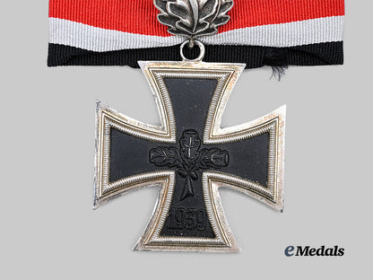 germany,_federal_republic._a_knight’s_cross_of_the_iron_cross_with_oak_leaves,1957_version_by_rudolf_souval,_c.1970_e_medals__g62640_3