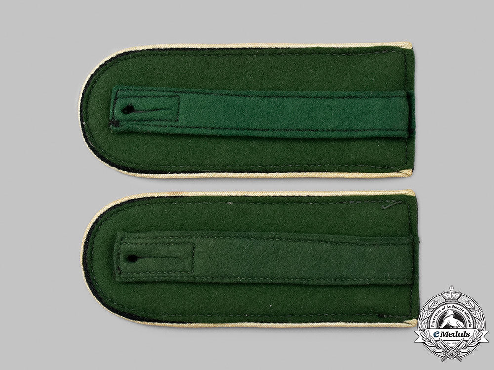 germany,_heer._a_set_of_heer_infantry_enlisted_personnel_shoulder_straps_20_m21_mnc2267_1