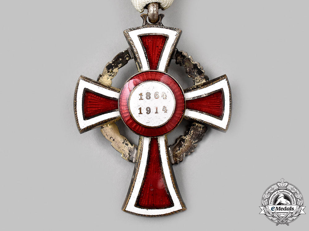 austria,_empire._an_honour_decoration_of_the_red_cross1914-1918,_ii_class_with_war_decoration,_c.1915_20_m21_mnc2329