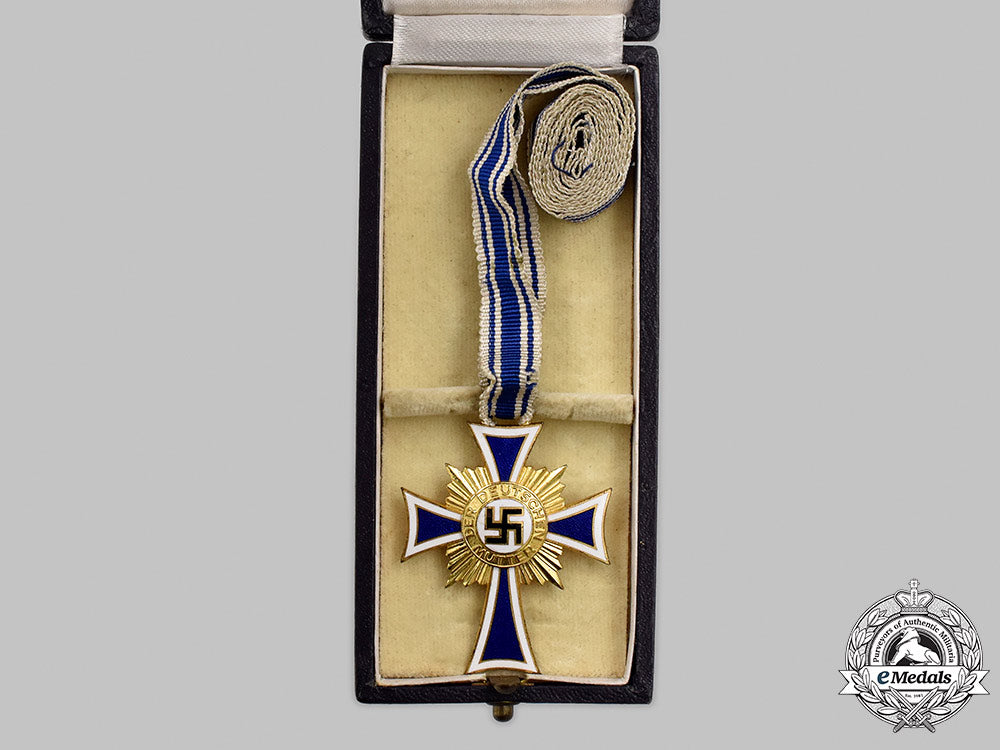 germany,_third_reich._an_honour_cross_of_the_german_mother,_gold_grade,_by_albert_noswitz_22_m21_mnc3105