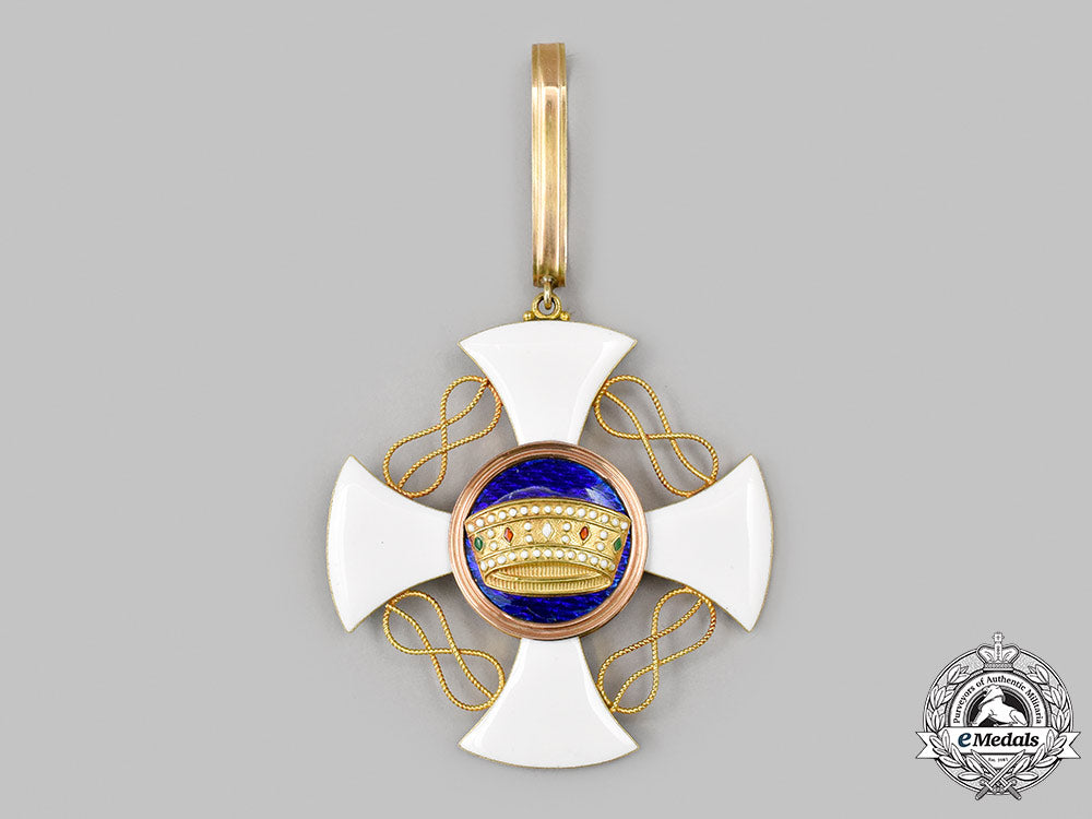 italy,_kingdom._an_order_of_the_crown,_grand_officer_in_gold,_cased_23_m21_mnc1749_1