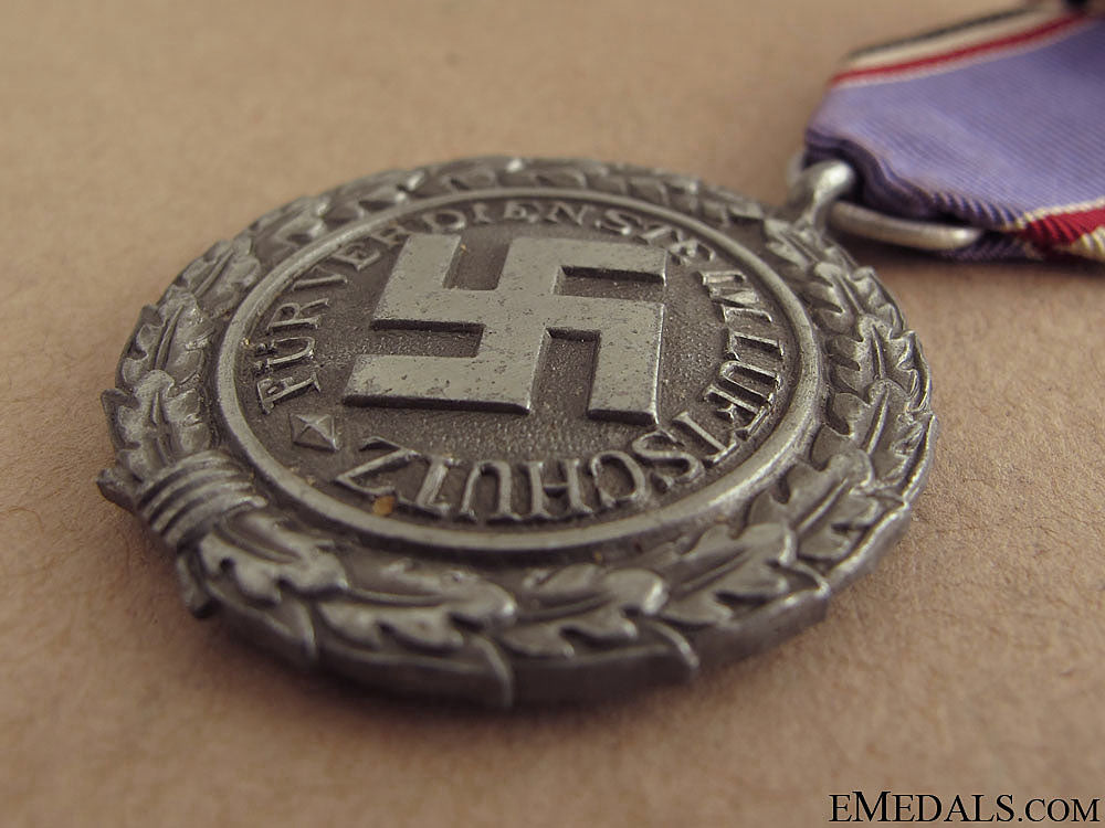 luftschutz_medal-_heavy_version_24.jpg515450d0a2e2e
