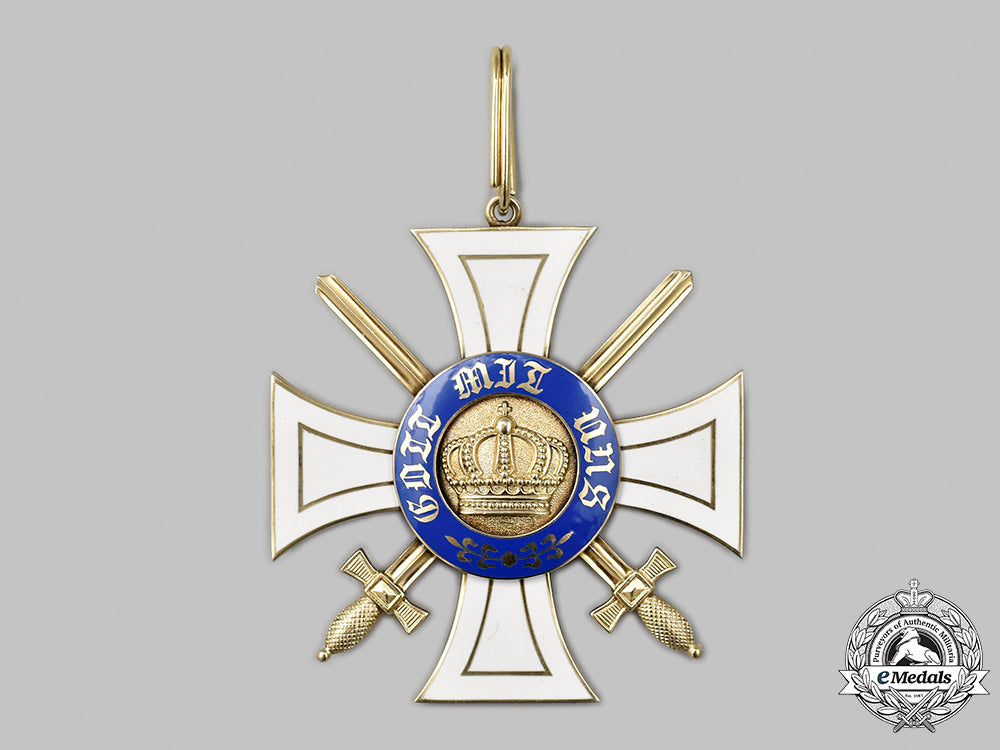 prussia,_kingdom._an_order_of_the_crown,_i_class_set_with_swords_in_gold,_by_neuhaus&_sohn,_c.1914_24_m21_mnc5972_1_1