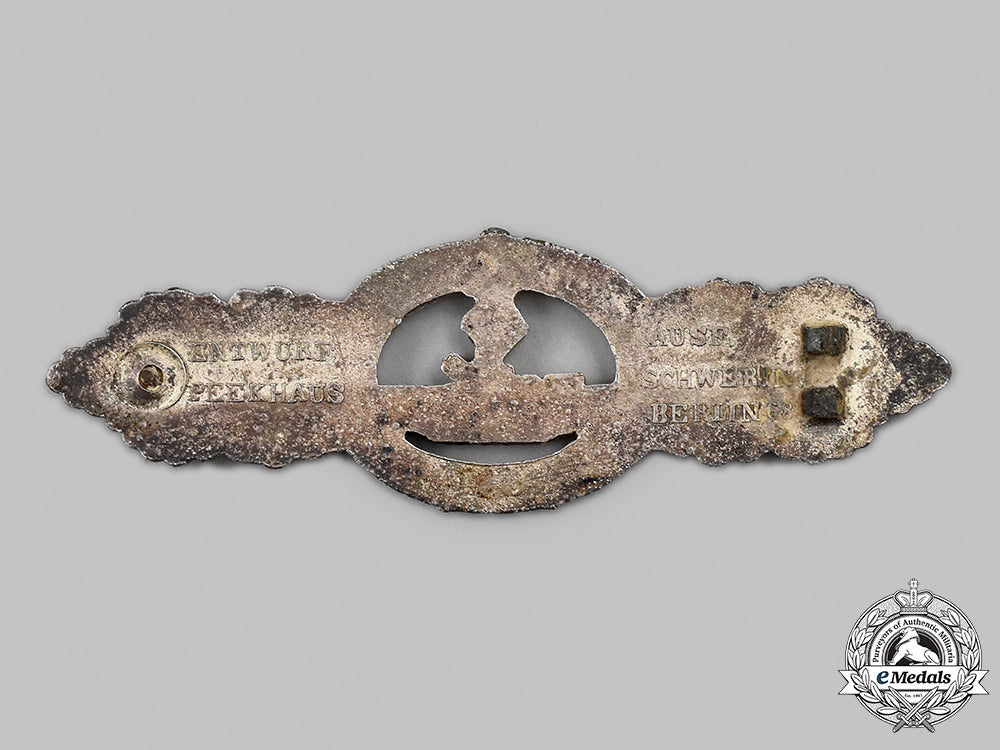 germany,_kriegsmarine._a_u-_boat_clasp,_silver_grade,_by_schwerin_24_m21_mnc7760_1