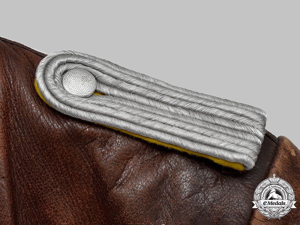 germany,_luftwaffe._a_flying_personnel_leutnant’s_leather_flight_jacket_24_m21_mnc8542