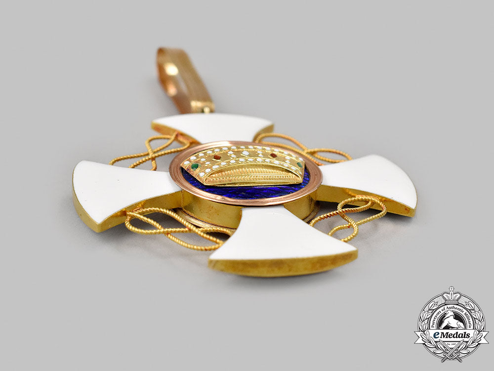 italy,_kingdom._an_order_of_the_crown,_grand_officer_in_gold,_cased_25_m21_mnc1751_1