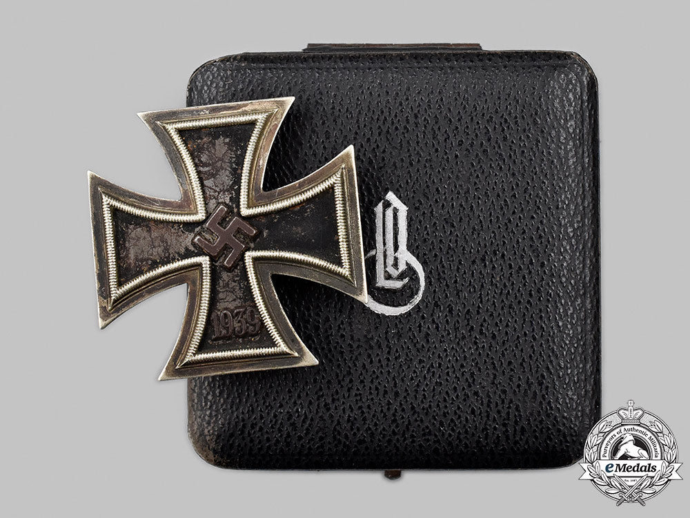 germany,_wehrmacht._a1939_iron_cross_i_class,_owner-_attributed_example,_with_case_25_m21_mnc5536