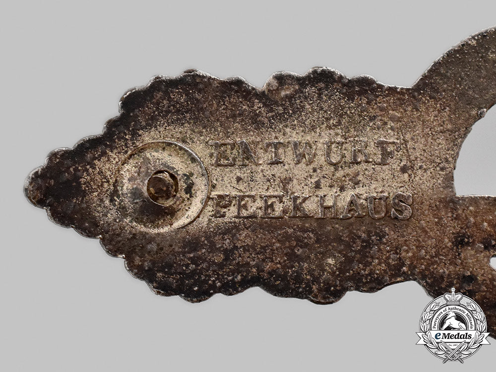 germany,_kriegsmarine._a_u-_boat_clasp,_silver_grade,_by_schwerin_25_m21_mnc7761_1