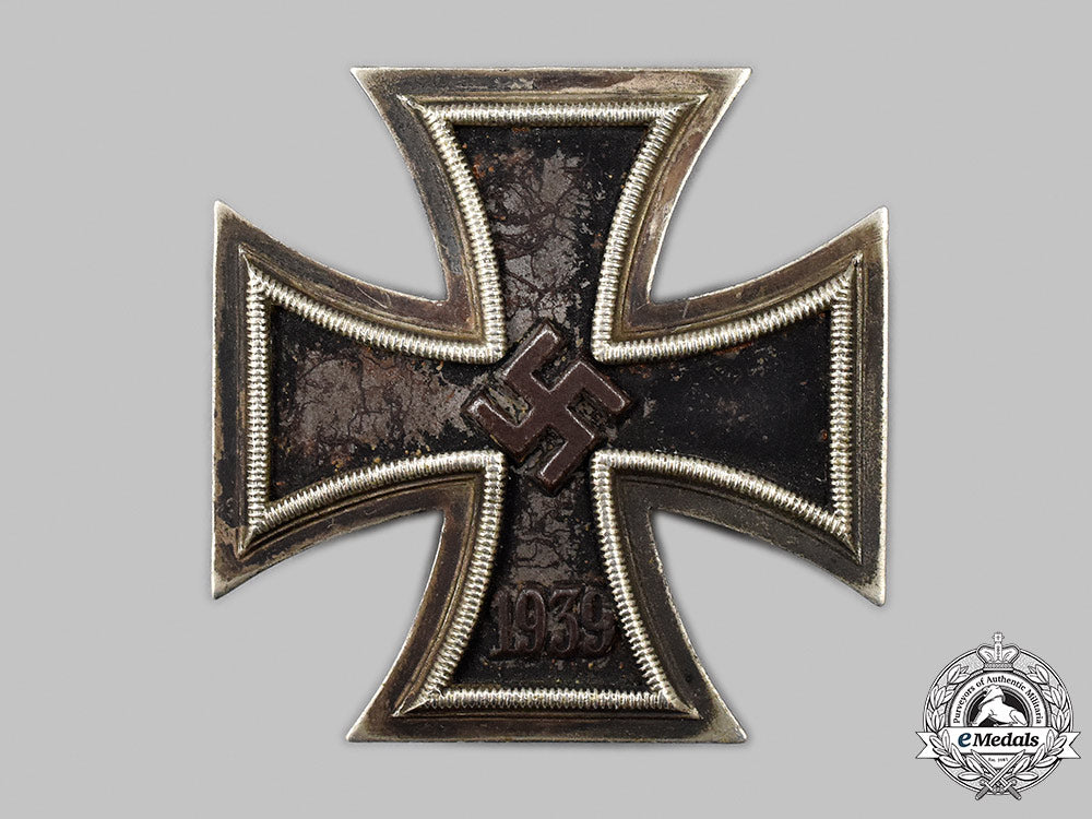 germany,_wehrmacht._a1939_iron_cross_i_class,_owner-_attributed_example,_with_case_26_m21_mnc5537