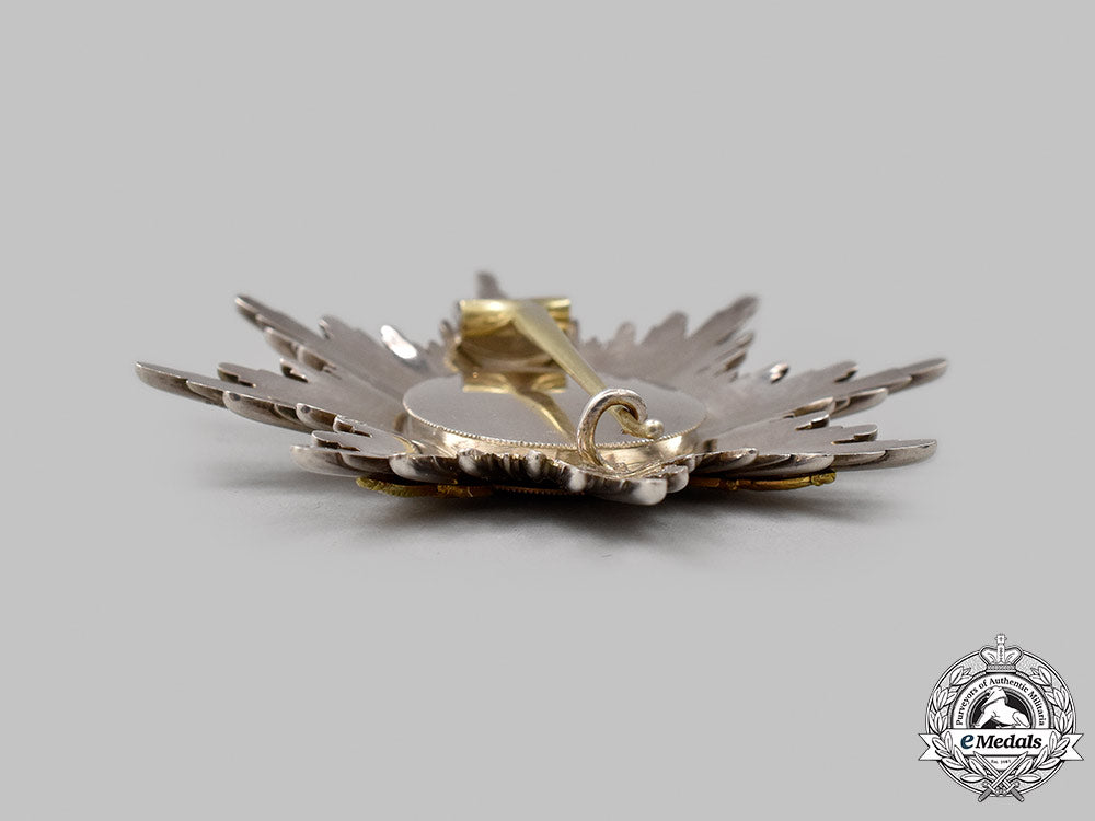 prussia,_kingdom._an_order_of_the_crown,_i_class_set_with_swords_in_gold,_by_neuhaus&_sohn,_c.1914_29_m21_mnc5970_1_1