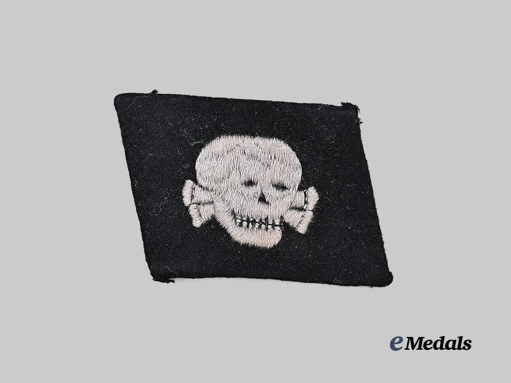 germany,_s_s._a3rd_s_s_panzer_division_totenkopf_collar_tab,_late-_war_variant_e_medals__g62952_2