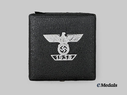 germany,_wehrmacht._a1939_clasp_to_the_iron_cross_i_class,_with_case,_by_eugen_schmidhäussler_e_medals__g61757_2