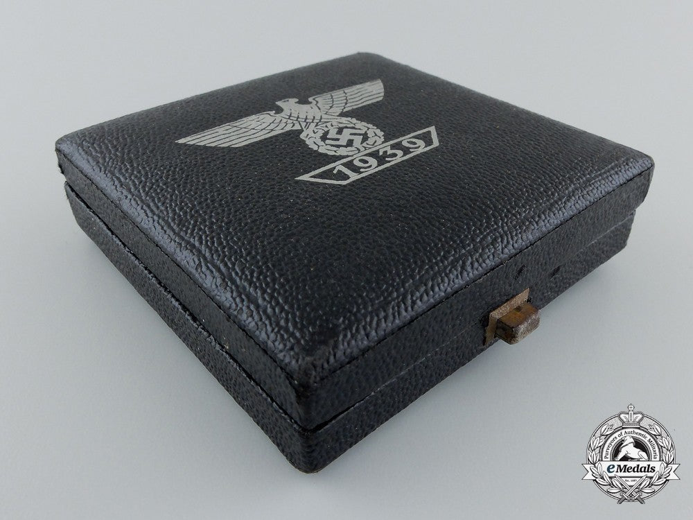 a_mint_cased_clasp_to_the_iron_cross1939;_first_class_2_8_2