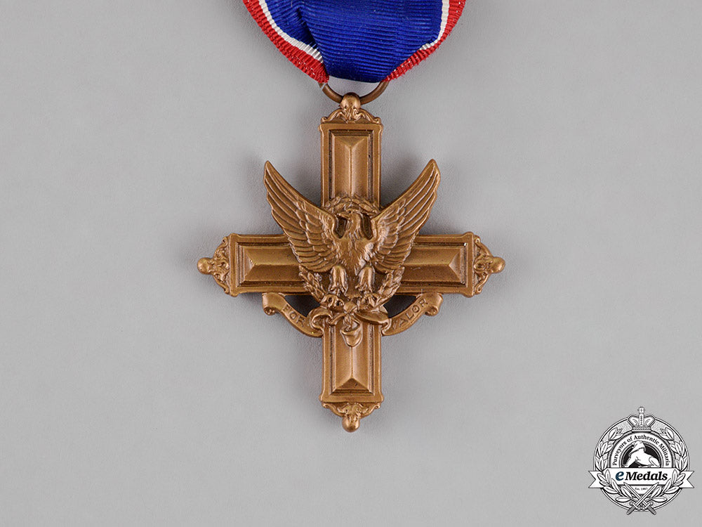 united_states._an_army_distinguished_service_cross_with_case_of_issue,_c.1950_2_8_7