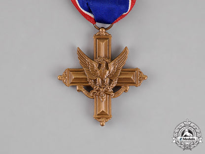 united_states._an_army_distinguished_service_cross_with_case_of_issue,_c.1950_2_8_7