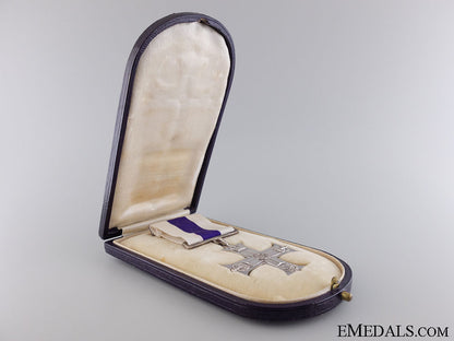 a_cased_wwi_issue_military_cross_2.jpg543d807261a99