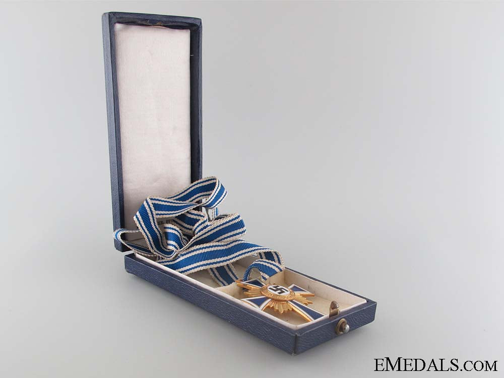 mother's_cross-_gold_grade&_cased_2.jpg52cc44c91140b