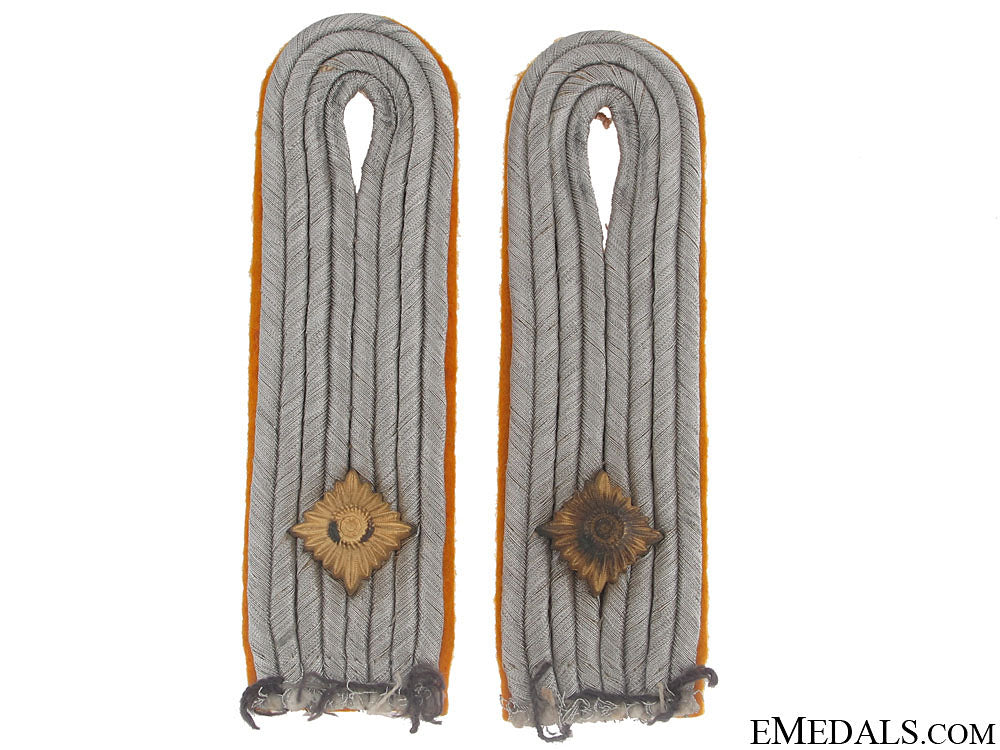 flight_leutnant's_collar_tabs&_shoulder_boards_2.jpg509a88acaed42