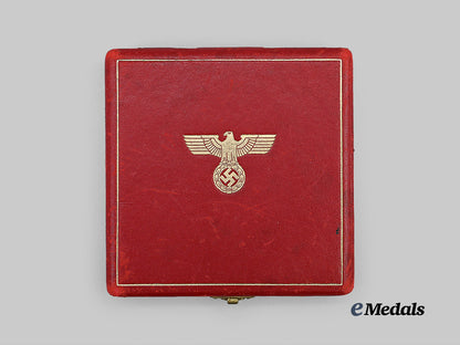 germany,_third_reich._a_case_for_an_order_of_the_german_eagle,_merit_cross_i_i_grade,_pre-1943_version_e_medals__g61460_2