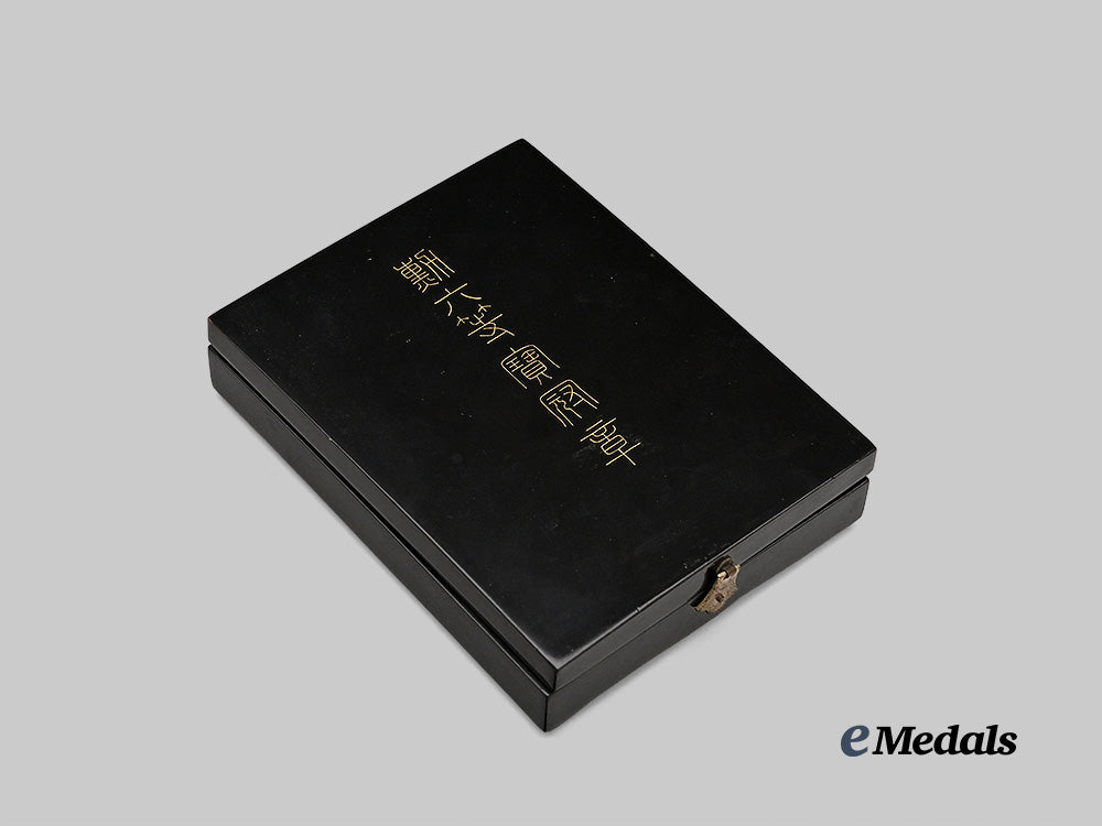 japan,_empire._an_order_of_the_sacred_crown,_v_i_class,_c.1900_e_medals__m0332-47_2