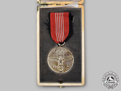 germany,_third_reich._a_german_olympic_games_commemorative_medal,_with_case_305_m21_mnc0418