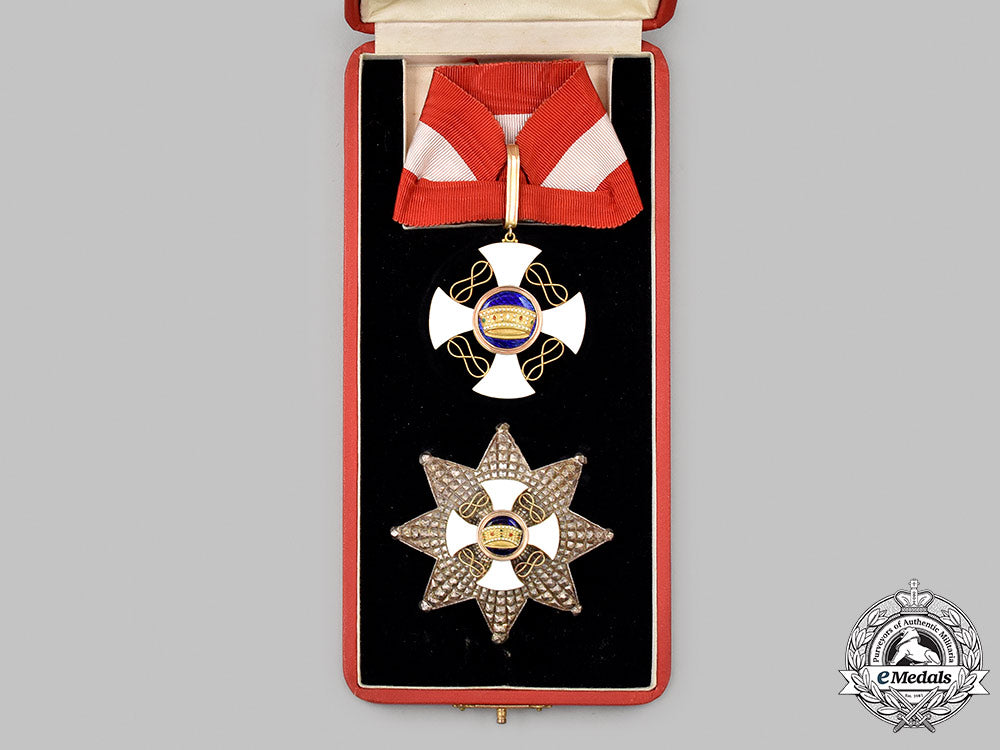 italy,_kingdom._an_order_of_the_crown,_grand_officer_in_gold,_cased_31_m21_mnc1754_1