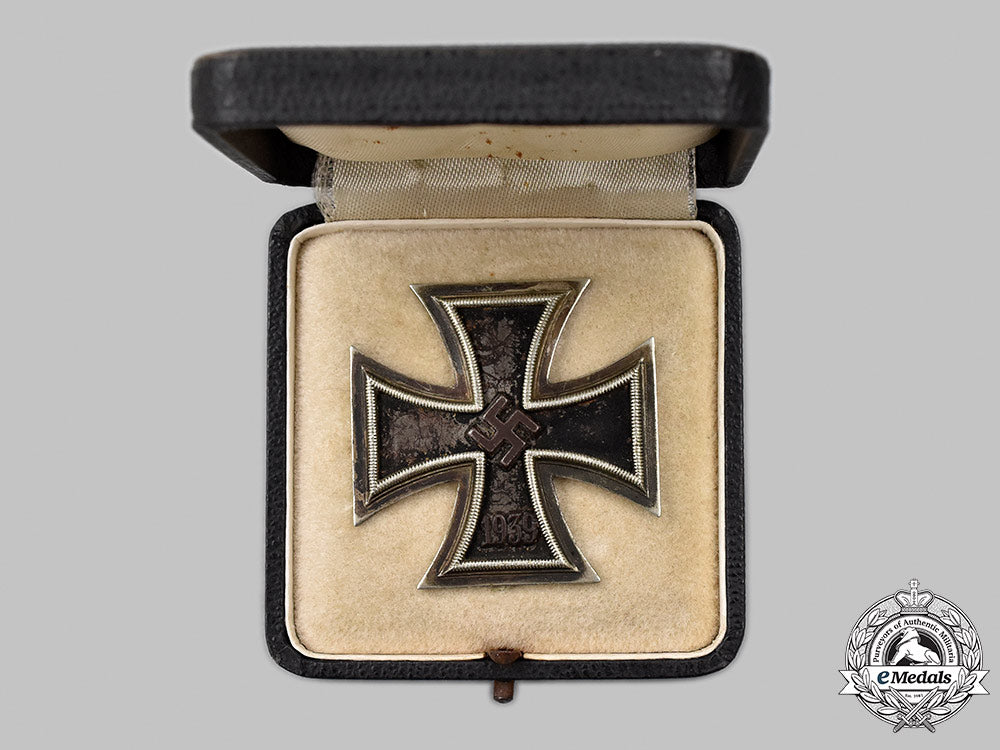 germany,_wehrmacht._a1939_iron_cross_i_class,_owner-_attributed_example,_with_case_31_m21_mnc5535