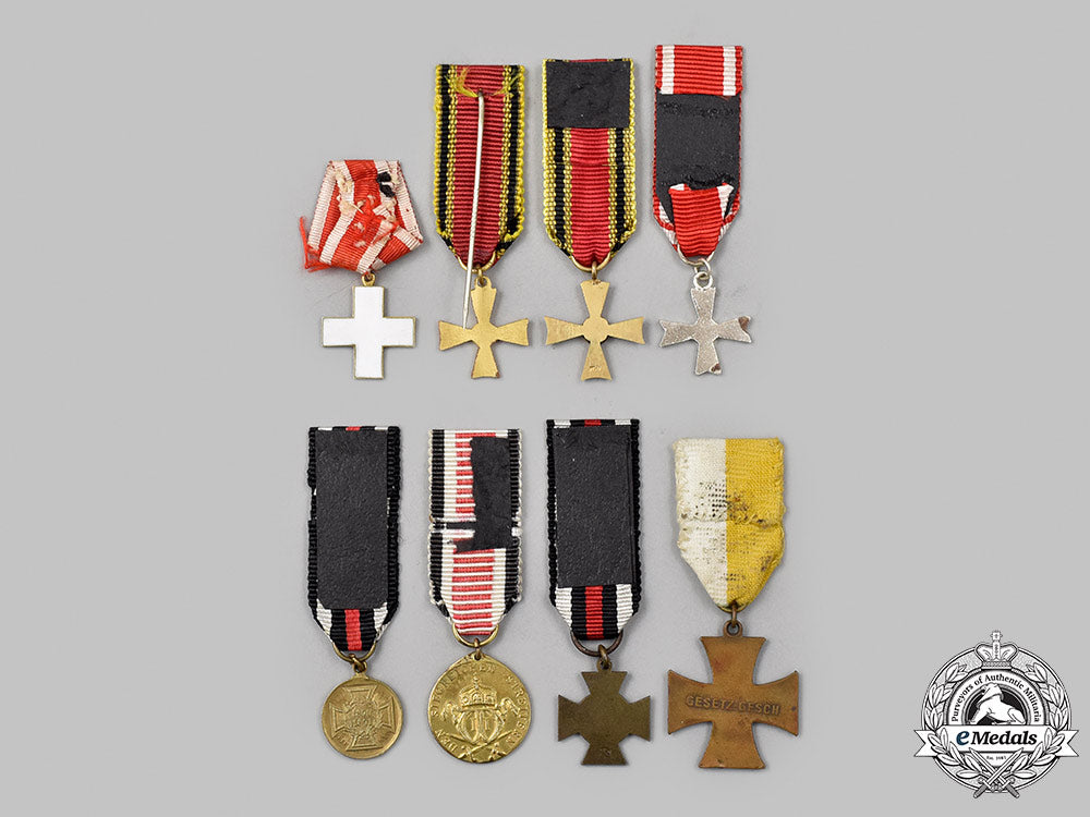 germany._a_mixed_lot_of_miniature_decorations_324_m21_mnc0444_1