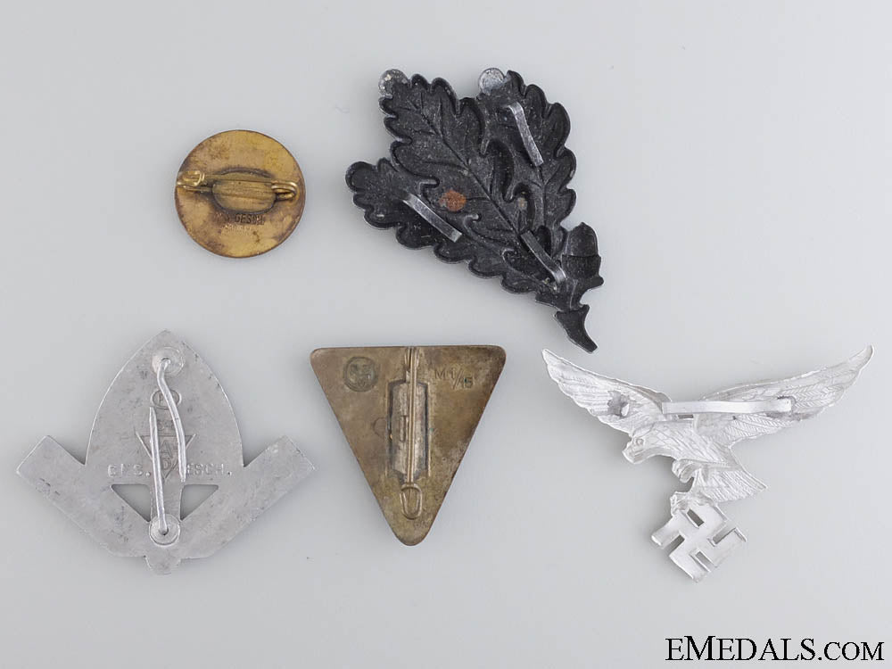 a_lot_of_five_german_insignia&_pins_32.jpg546392ca297b3