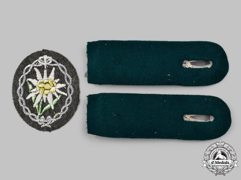 germany,_wehrmacht._a_lot_of_uniform_insignia_32_m21_mnc6593_1
