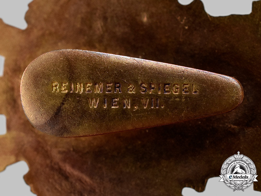austria-_hungary,_imperial._a_viennese_citizens_association_membership_badge,_with_case,_by_reinemer&_spiegel_33_m21_mnc0675_1