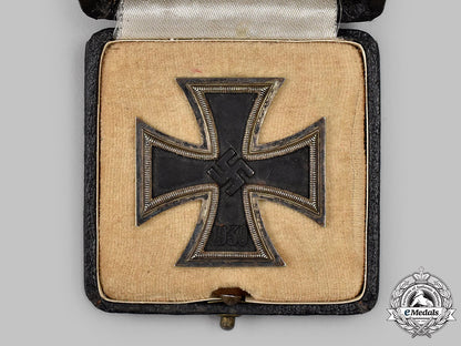 germany,_wehrmacht._a1939_iron_cross_i_class,_with_case,_by_klein&_quenzer_34_m21_mnc1358
