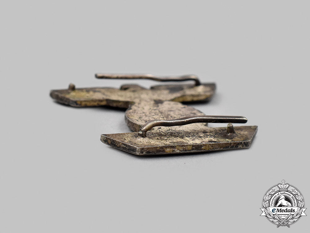 germany,_wehrmacht._a1939_clasp_to_the_iron_cross_ii_class,_type_ii,_by_b.h._mayer_34_m21_mnc4595