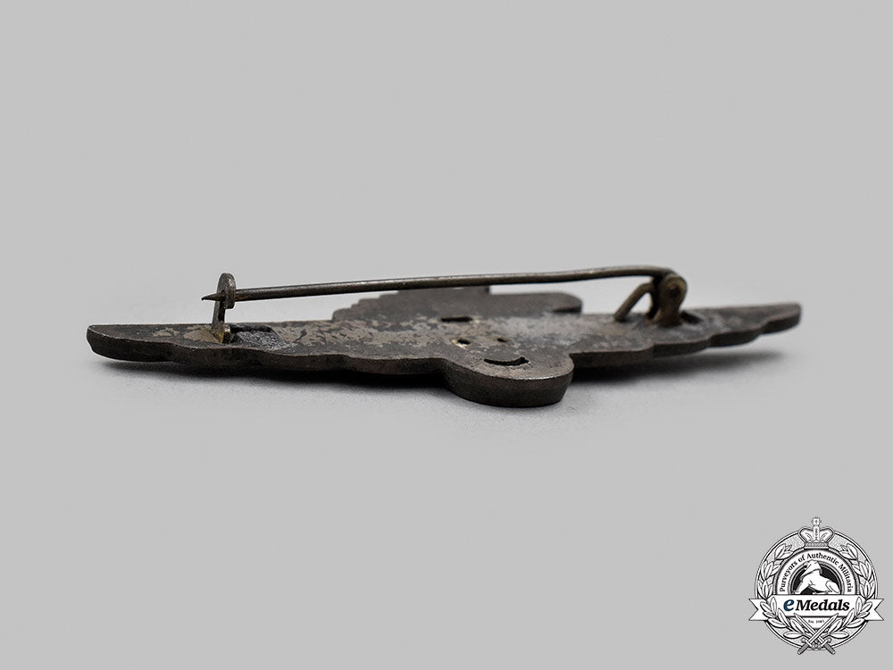 croatia,_independent_state._a_rare_tank_units_insignia,_type_i_with_photograph_34_m21_mnc4765_1_1