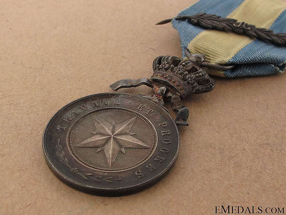 medal_of_the_order_of_the_star_of_africa_35.jpg50c77fe3dae5e