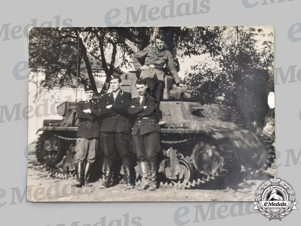 croatia,_independent_state._a_rare_tank_units_insignia,_type_i_with_photograph_35_m21_mnc4758_1_1