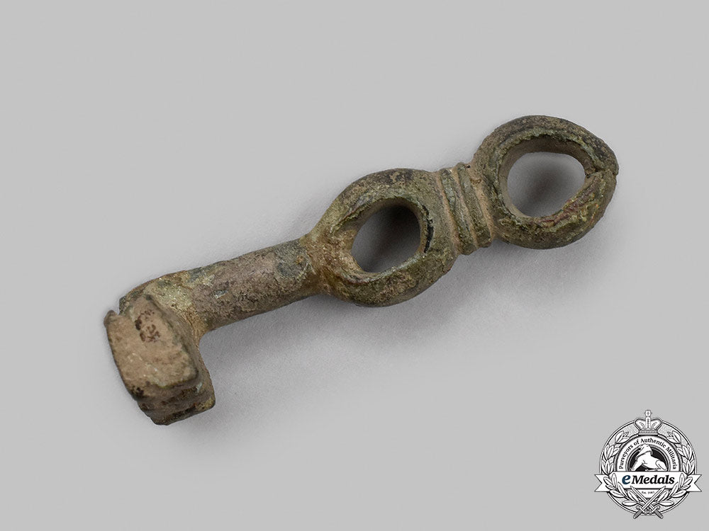 italy,_roman_empire._a_bronze_key,_c.200_ad_35_m21_mnc4829