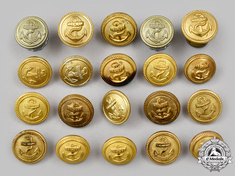 germany,_kriegsmarine._a_mixed_lot_of_uniform_buttons_361_m21_mnc0487_1