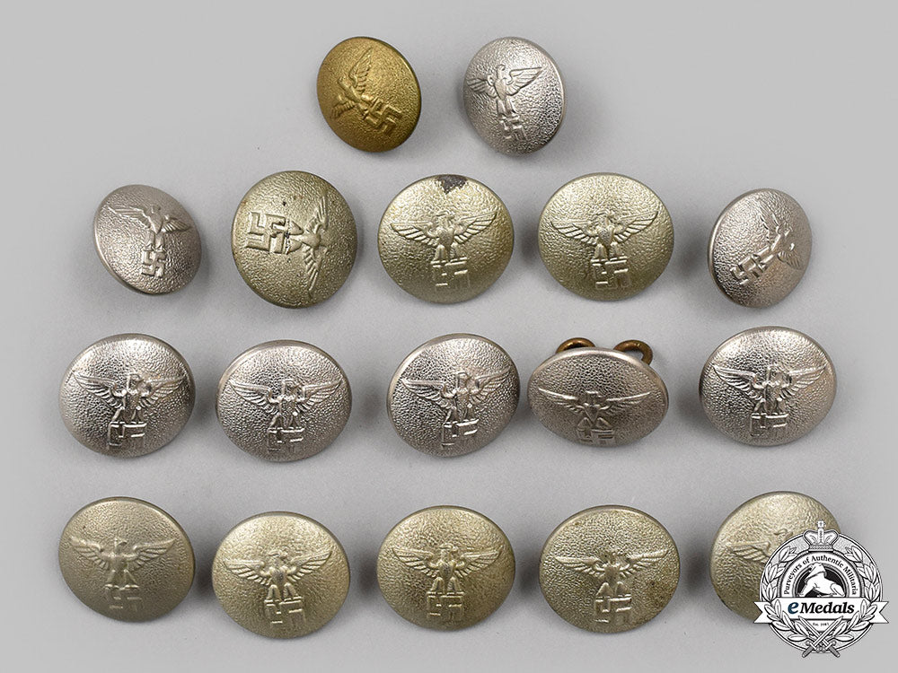 germany,_nsdap._a_mixed_lot_of_uniform_buttons_364_m21_mnc0491