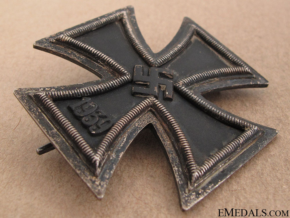 iron_cross_first_class1939-_wwi_style_pin_36.jpg51d59583e76fc