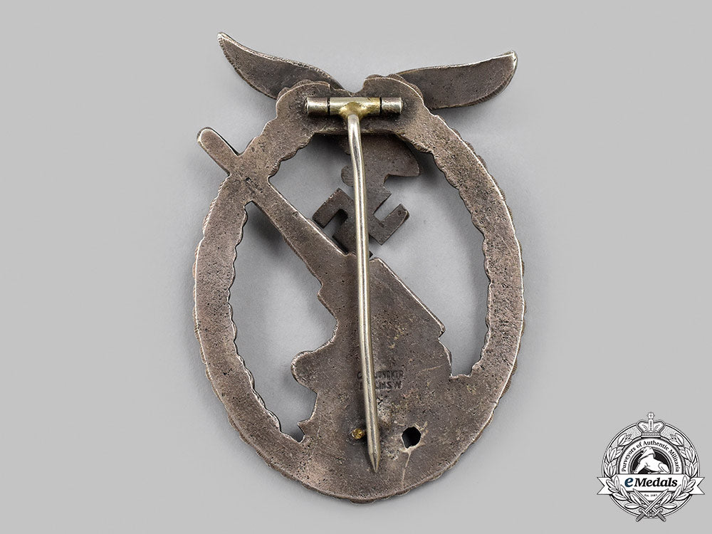 germany,_luftwaffe._a_flak_badge,_by_c.e._juncker_36_m21_mnc5041
