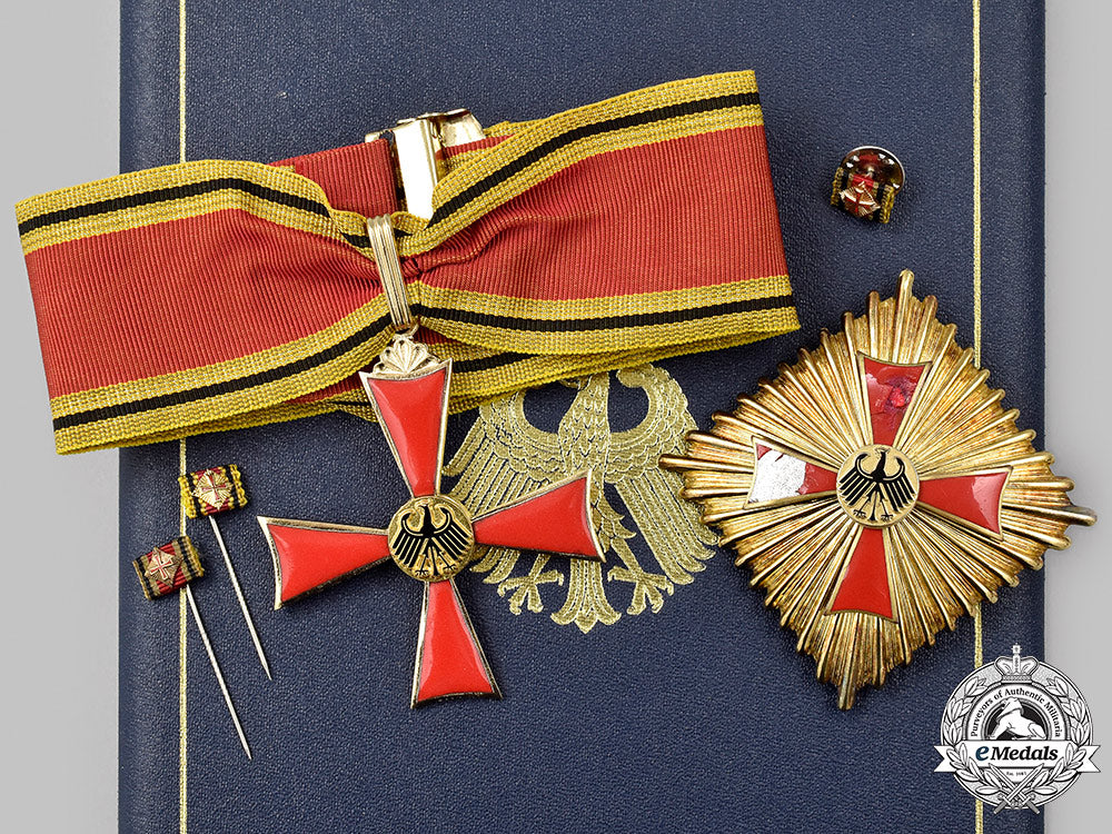 germany,_federal_republic._an_order_of_merit,_knight_commander_with_case,_by_steinhauer&_lück_38_m21_mnc4234_1
