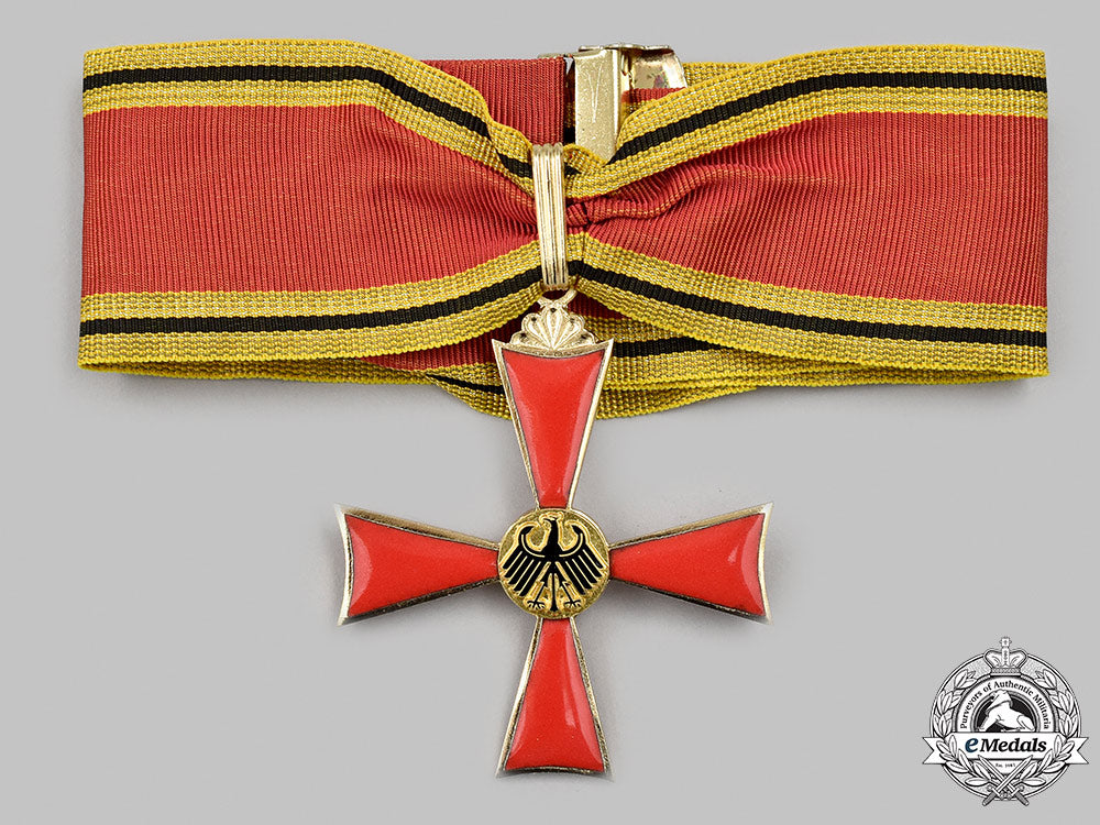 germany,_federal_republic._an_order_of_merit,_knight_commander_with_case,_by_steinhauer&_lück_39_m21_mnc4228_1